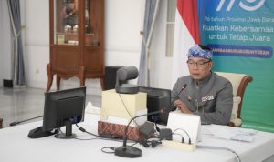 Gubernur Jawa Barat Ridwan Kamil saat Dialog Pemulihan Ekonomi Jawa Barat yang dilakukan secara virtual dari Gedung Pakuan
