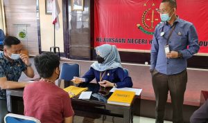 Aktivitas Wajib Pajak di Kantor Bapenda Kabupaten Bandung Barat. (foto: Yully/Jabarekspres)
