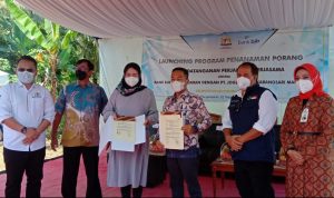 Para Pelaku UMKM di Kabupaten Pangandaran k menerima pinjaman kredi KUR dari bjb
