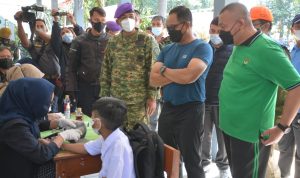 Pangdam III/Slw Tinjau Vaksinasi Di SMP Kartika XIX-1 Bandung Pangdam III/Slw Tinjau Vaksinasi Di SMP Kartika XIX-1 Bandung