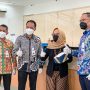 Peringati Hari Pelanggan Nasional, Jajaran Direksi bank bjb IKut Layani Nasabah