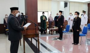 Wali Kota Depok, Mohammad Idris saat melantik ratusan ASN di lingkungan Pemkot Depok. (Diskominfo)