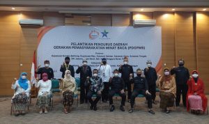 TAMBAH WAWASAN: Dispusipda Jabar membangkitkan semangat dan kemauan masyarakat untuk membaca. Secara resmi melantik Pengurus Daerah GPMB Jabar periode 2021-2025.