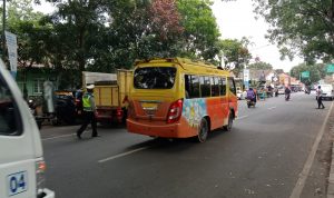 Suasana pemeriksaan operasi gabungan, Senin (13/9). (Intan Aida/Jabar Ekspres)