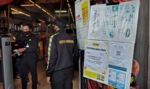 Salah satu tempat perbelanjaan yang menerapkan aplikasi PeduliLindungi, Rabu (15/9).