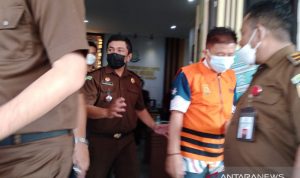 Penahanan terhadap Budi Azwar anggota DPRD Kabupaten Tanjungjabung Barat terkait kasus pencurian buah sawit milik perusahaan.(ANTARA/HO)