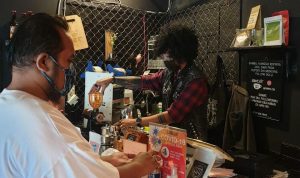Tak Menyerah Karena Pandemi, Pria Asal Kota Kembang Ini Justru Dirikan Kedai Kopi di Tengah Aturan PPKM Tak Menyerah Karena Pandemi, Pria Asal Kota Kembang Ini Justru Dirikan Kedai Kopi di Tengah Aturan PPKM