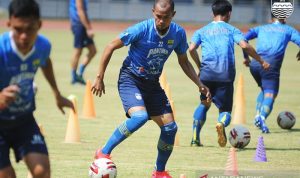 Kapten Persib Bandung Supardi Nasir saat menjalani latihan perdana di Stadion Gelora Bandung Lautan Api, Senin (10/8/2020). ANTARA/Twitter/@persib/pri.