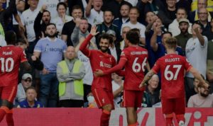 Tanpa Balas, Liverpool Gilas Leeds 3-0 Mohamed Salah (kedua kiri) melakukan selebrasi dengan rekan setimnya usai cetak gol untuk Liverpool dalam pertandingan Liga Premier Inggris lawan Leeds United di Elland Road, Leeds, Inggris pada 12 September 2021. ANTARA/REUTERS/PETER POWELL