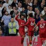 Mohamed Salah (kedua kiri) melakukan selebrasi dengan rekan setimnya usai cetak gol untuk Liverpool dalam pertandingan Liga Premier Inggris lawan Leeds United di Elland Road, Leeds, Inggris pada 12 September 2021. ANTARA/REUTERS/PETER POWELL