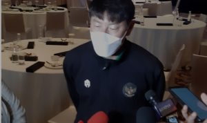 Pelatih tim nasional Indonesia Shin Tae-yong memberikan keterangan usai pelepasan skuadnya menuju Kualifikasi Piala Dunia 2022 di Jakarta. (Antara)