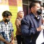 Kasatreskrim Polres Karawang AKP Oliestha Ageng Wicaksana sedang memberikan keterangan pers. (ANTARA/Ali Khumaini)