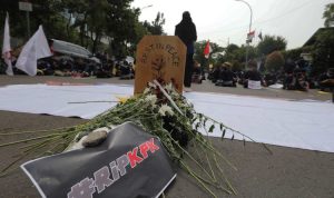 KPK Tanggapi Keputusan MK Beri Koruptor Remisi Ilustrasi: Sejumlah mahasiswa saat aksi damai menolak pelemahan KPK (FEDRIK TARIGAN/ JAWA POS)