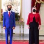 Duta Besar Australia untuk Indonesia Penny Williams (kanan) dalam acara penyerahan surat kepercayaan kepada Presiden Joko Widodo (kiri) di Istana Merdeka, Jakarta, Rabu (1/9/2021). (ANTARA/HO-Biro Pers Presiden/Muchlis Jr)