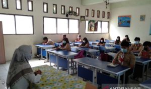 Kegiatan belajar tatap muka terbatas hari pertama di SMPN 29 Kota Bekasi