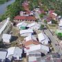 Kondisi tanggul darurat Sungai Citarum di Kampung Babakan Banten, Desa Sumberurip, Kecamatan Pebayuran, Kabupaten Bekasi, Jawa Barat, retak hingga menyebabkan material penyusun tanggul tersebut amblas. (ANTARA/Pradita Kurniawan Syah).