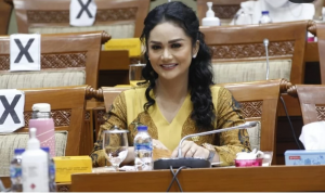 Krisdayanti Ungkapkan Rasa Bahagianya Hari Ini