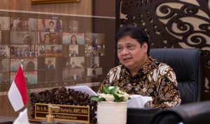 IWAPI Harus Jadi Inspirasi untuk Ciptakan Perempuan Tangguh dalam Wirausaha Menko Bidang Perekonomian Airlangga Hartarto ketika menghadiri pelantikan IWAPI secara virtual