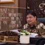 Menko Bidang Perekonomian Airlangga Hartarto ketika menghadiri pelantikan IWAPI secara virtual