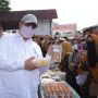 Menko Bidang Perekonomian berdialog dengan pelaku usaha kecil ketika kunjungannya ke Palu