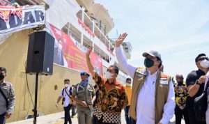 Menteri Koordinar Bidang Perekonomian Airlangga Hartarto ketika kunjungan keruja meninjau fasilitas penanganan Covid-19 untuk kesiapan PON Papua