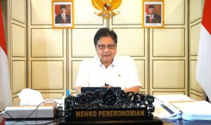 Menteri Koordinator Bidang Perekonomian Airlangga Hartarto ketiaka berdiskusi dengan kalangan pelajar yng menempuh studi di Malaysia