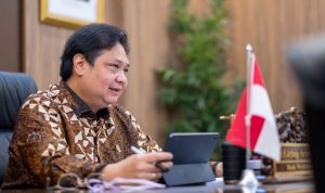 Menteri Koordinator Bidang Perekonomian Airlangga Hartarto ketika berdiskusi untuk peningkatan ekonomi di sektor Pariwisata
