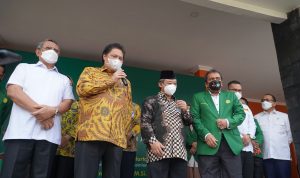 Menteri Koordinator Bidang Perekonomian Airlangga Hartarto ketika mengujungi Universitas Muhammadiyah pada acara PKMB