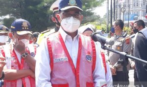 Menteri Perhubungan (Menhub) Budi Karya Sumadi saat meninjau penerapan ganjil-genap di Simpang Gadog, Ciawi, Kabupaten Bogor