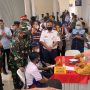 Pangdam III Siliwangi Mayjen TNI Agus Subiyanto ketika meninjau langsung pelaksanaan vaksinisasi dikalangan pelajar di Kabupeten Garut.