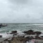 Pantai selatan Cianjur, Jawa Barat, masih dilanda gelombang tinggi, sehingga wisatawan diimbau untuk tidka berenang atau mendekati pantai seperti di Pantai Jayanti, Kecamatan Cidaun. ANTARA POTO. (Ahmad Fikri)