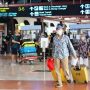 ILUSTRASI: Calon penumpang pesawat di Terminal 2 Bandara Soekarno Hatta, Tangerang, Banten, Rabu (5/5/2021). (Dery Ridwansah/JawaPos.com)