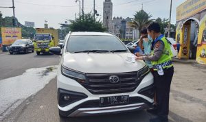 Petugas Temukan 10 Pelat Nomor Kendaraan Palsu di Puncak