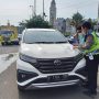 Petugas Temukan 10 Pelat Nomor Kendaraan Palsu di Puncak