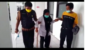 Bu Imas Tetap Berjuang dalam Kondisi Stroke untuk Tes PPPK Guru 2021 Bu Imas Tetap Berjuang dalam Kondisi Stroke untuk Tes PPPK Guru 2021