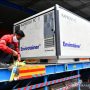 Petugas mengecek kontainer berisi vaksin COVID-19 AstraZeneca yang tiba di Bandara Soekarno-Hatta pada Rabu (1/9/2021). ANTARA/HO-Kemkominfo