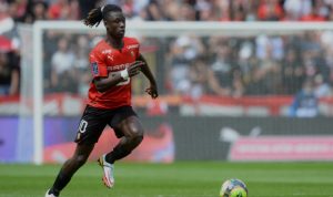 Eduardo Camavinga saat bermain untuk Rennes dalam pertandingan Liga Prancis lawan RC Lens di Roazhon Park Stadium, Rennes, Prancis pada 8 Agustus 2021. ANTARA/AFP/JEAN-FRANCOIS MONIER