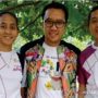 Atlet sepak takraw Provinsi Jawa Barat Lena-Leni berpose bersama Manager Sepaktakraw Jawa Barat Yusuf Jamaludin. (ANTARA/HO-Tim Sepak Takraw Jabar)