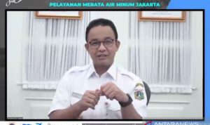 Gubernur DKI Jakarta Anies Baswedan saat memberikan paparan pada acara diskusi "Balkoters Talk: Pelayanan Merata Air Minum Jakarta" yang digelar secara virtual, Rabu (1/9/2021). (ANTARA/TL/Ricky Prayoga)