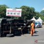 Truk boks, B 9541 TX, terguling di ruas jalan tol Jagorawi, Km 42.600, karena sopir kehilangan kendali, Kamis (9/9/2021) (ANTARA/HO/PJR)