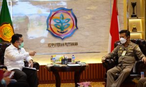 Kepala BKKBN Hasto Wardoyo (kiri) bersama Menteri Pertanian Syahrul Yasin Limpo (kanan) saat membahas permasalahn stunting yang diterima ANTARA bersama keterangan tertulis di Jakarta, Rabu (1/9/2021). (ANTARA/HO-BKKBN)