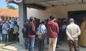 Pelaksanaan vaksinasi di Kelurahan Rancaekek Kencana, Kecamatan Rancaekek, Kabupaten Bandung pada Rabu (1/9). (Yanuar Baswata/Jabar Ekspres)
