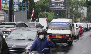 Kunjungan Wisatawan ke Lembang Sempat Membludak, Satgas Covid-19 Bilang Begini Ilustrasi kepadatan arus lalulintas di kawasan wisata Lembang, Kabupaten Bandung Barat.