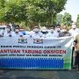 Penyerahan Bantuan Sebanyak 25 Tabung Oksigen dan 13 Regulator Oksigen dari Kadin kepada Pemkab Bandung di Rumah Jabatan Bupati Bandung, Dadang Supriatna, Soreang, Jumat (3/9).