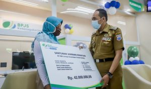 Peringati Harpelnas, Plt Wali Kota Cimahi Serahkan Santunan BPJAMSOSTEK Peringati Harpelnas, Plt Wali Kota Cimahi Serahkan Santunan BPJAMSOSTEK