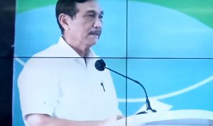 Luhut Tinjau Langsung Percepatan Pengendalian Daerah Sungai Citarum Harum