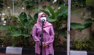 Ingatkan Warga Supaya Taat Prokes, Camat Kiaracondong Selalu Bawa Ini Camat Kiaracondong, Rina Dewi Yanti.