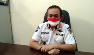 Camat Cicalengka, Entang Kurnia di ruang kerjanya. (Yanuar Baswata/Jabar Ekspres)