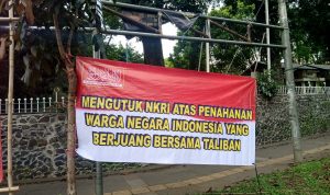 Beredar Banner Bertuliskan Mengutuk Keras Penahanan WNI yang Mendukung Taliban Beredar Banner Bertuliskan Mengutuk Keras Penahanan WNI yang Mendukung Taliban