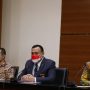Dari kiri-kanan. Wakil Ketua KPK Nurul Ghufron, Ketua KPK Firli Bahuri, dan Wakil Ketua KPK Alexander Marwata saat jumpa pers di Gedung KPK, Jakarta, Rabu (15/9/2021) terkait pengalihan pegawai KPK menjadi ASN. (Antara/HO-Humas KPK).